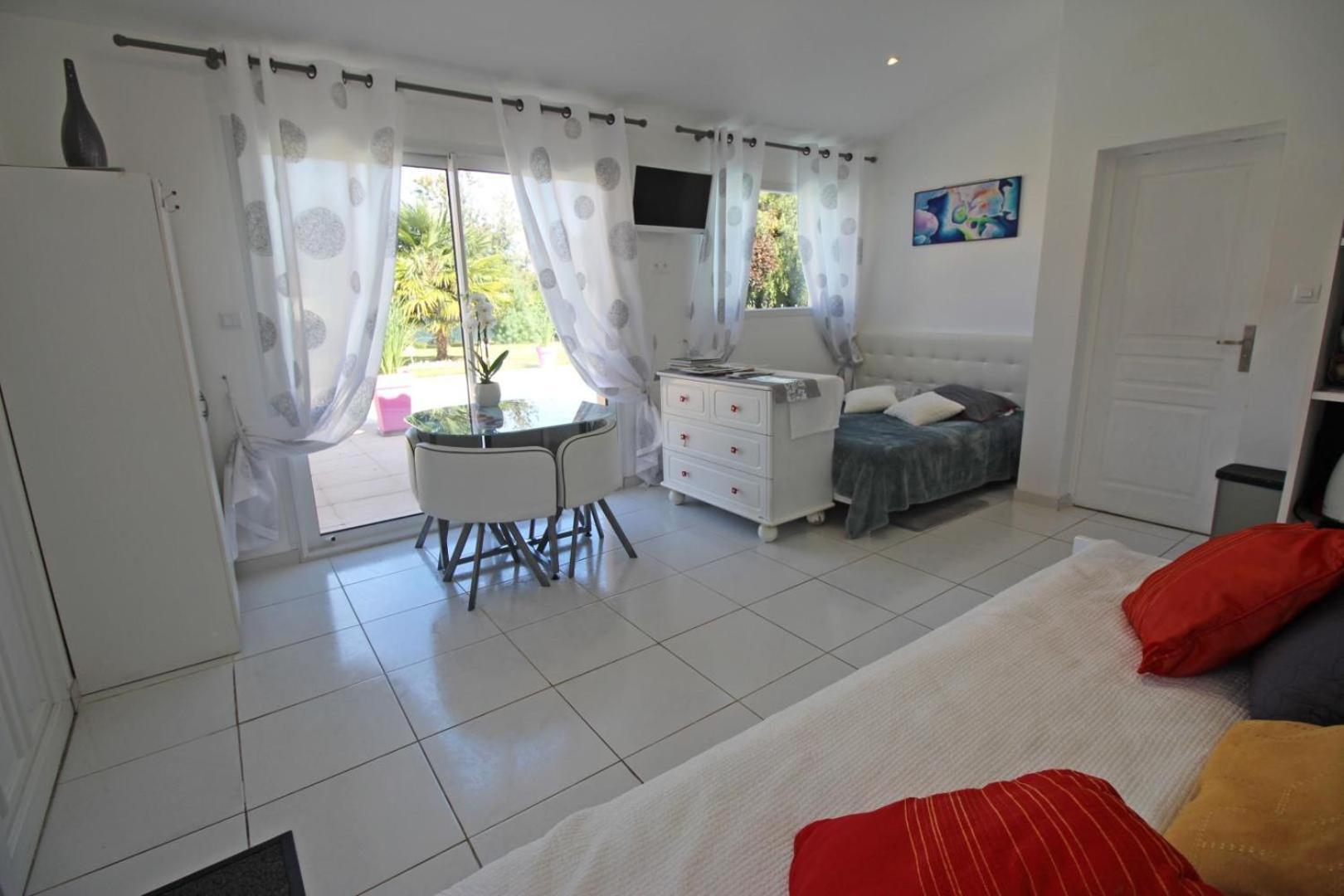 Les Carpes A Limoges Bed & Breakfast Exterior photo