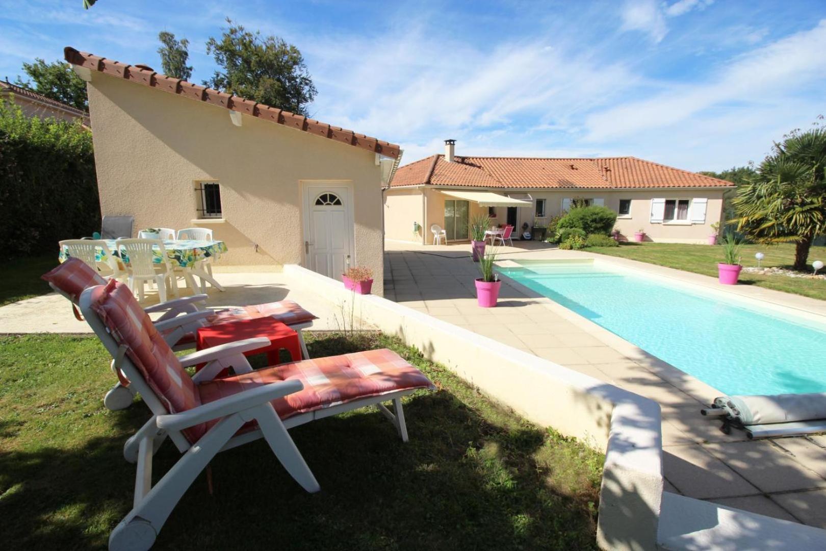 Les Carpes A Limoges Bed & Breakfast Exterior photo
