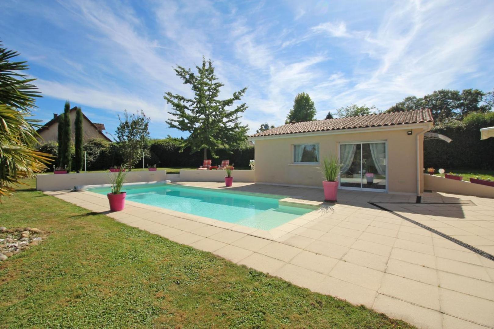Les Carpes A Limoges Bed & Breakfast Exterior photo